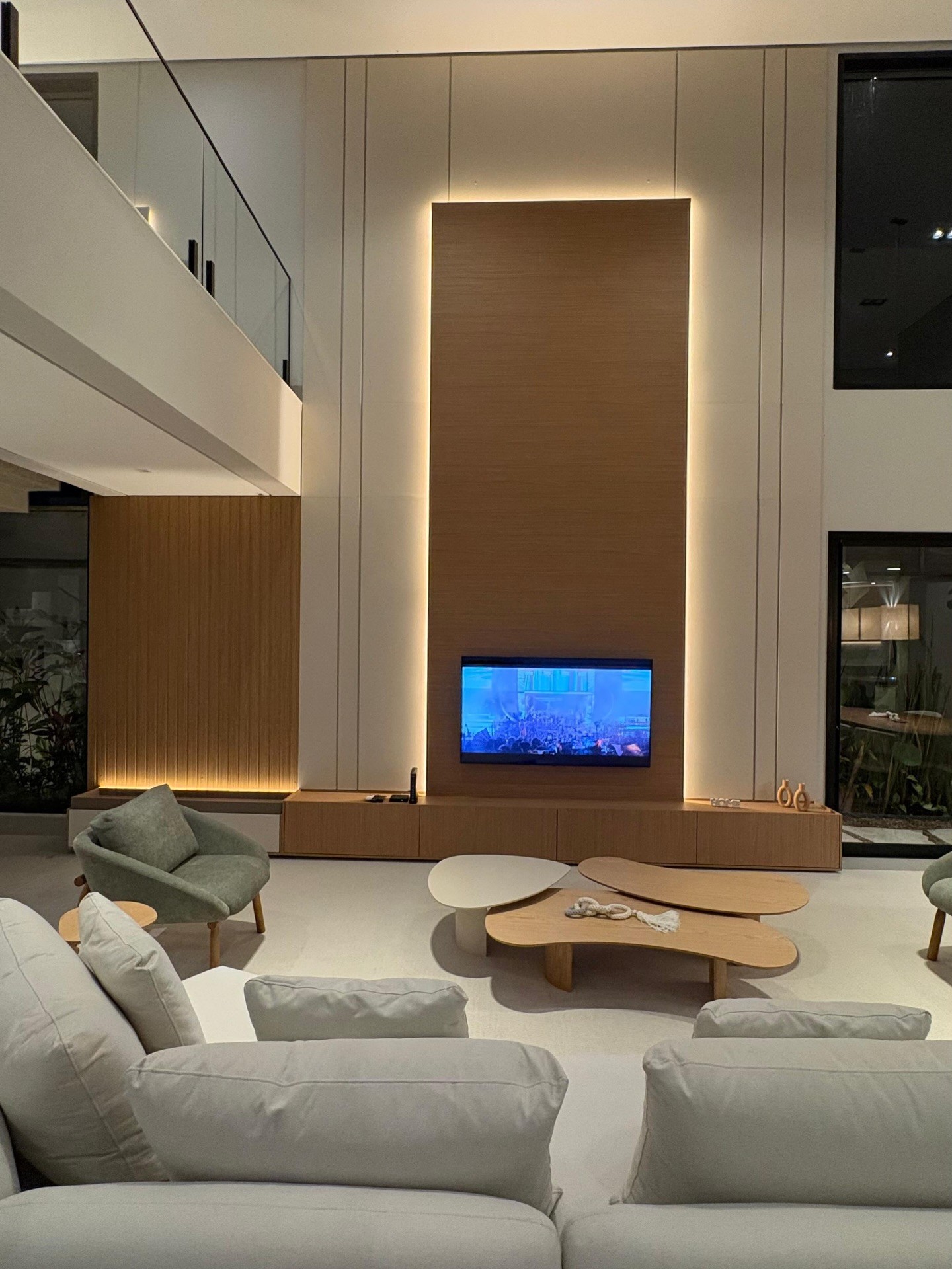 Living com painel ripado